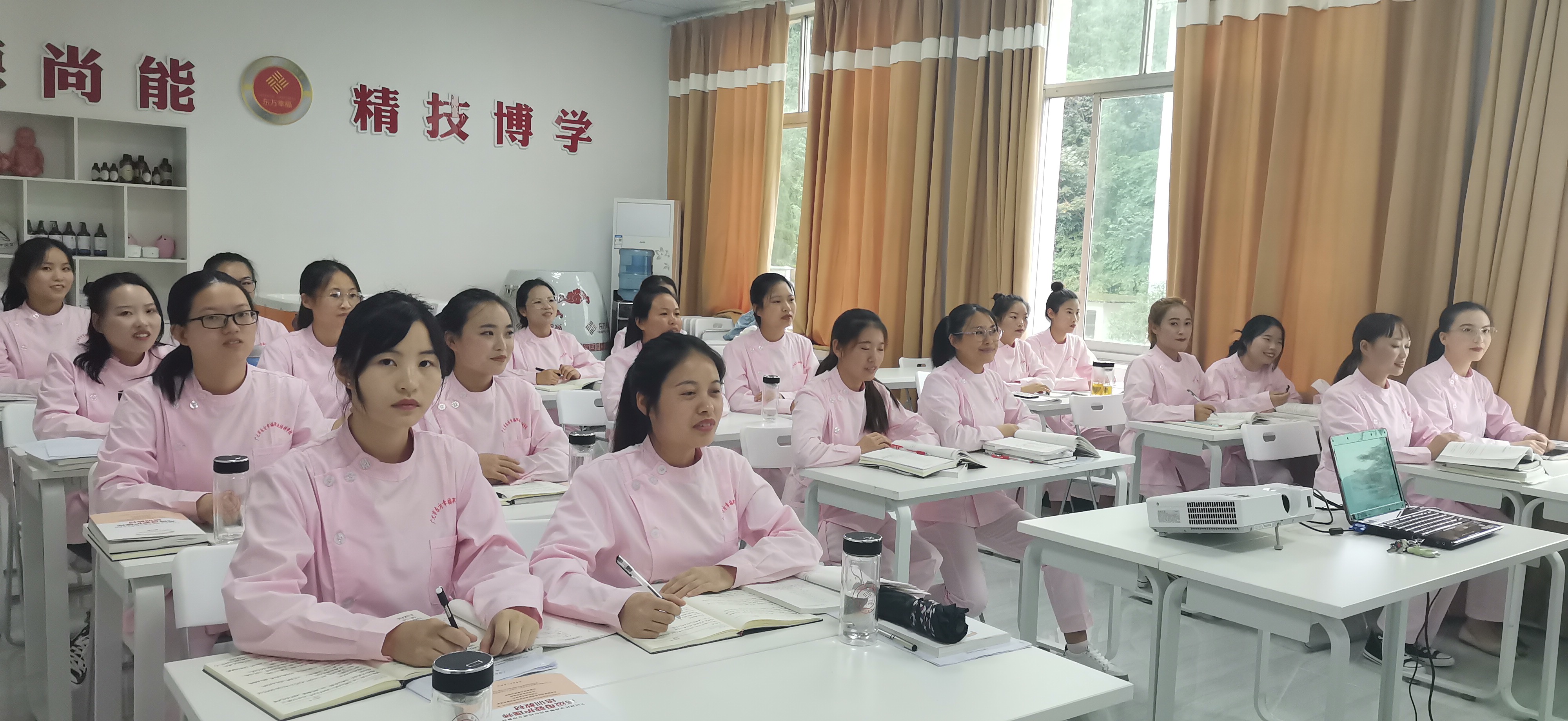 福建专业月子会所加盟如何选 东方爱堡国际移动月子会所参考插图1 福建专业月子会所加盟如何选 东方爱堡国际移动月子会所参考插图1