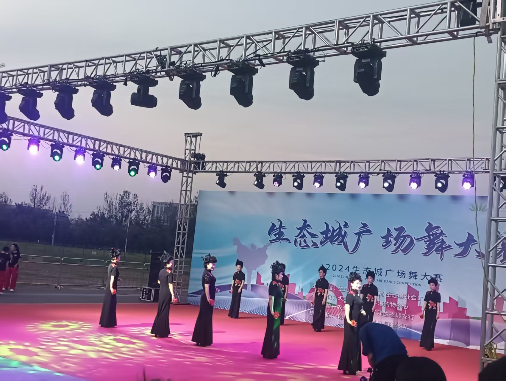 胡家园喷绘写真生产厂家 应用场景与生产经验分享插图 胡家园喷绘写真生产厂家 应用场景与生产经验分享插图