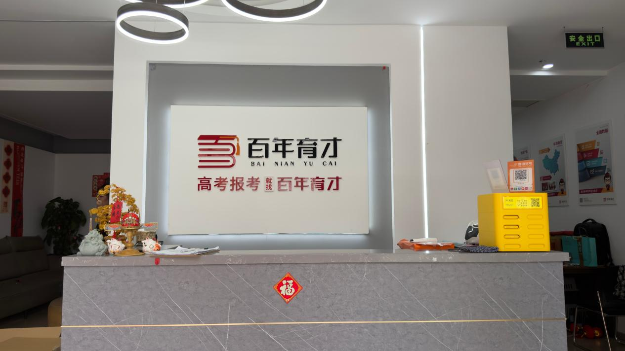 廊坊航服艺考集训找哪家 麦田艺考的专业选择参考