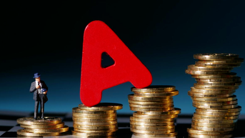 创业板指跌逾4%，有色金属、PCB、光通信跌幅居前