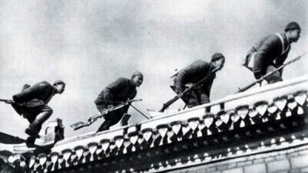 抗日战争中，我军在敌后展开的活动不仅严重消耗了对手，更重要的是在政治上建立了敌后根据地，使敌人无法利用占领区“以战养战”，这才是让日军“肥的拖瘦，瘦的拖死”的根本